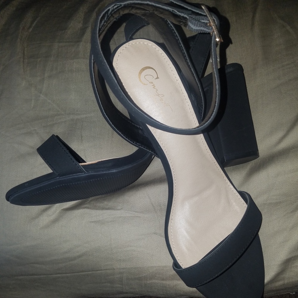 Comfort Black high heels size 9w (new in box)